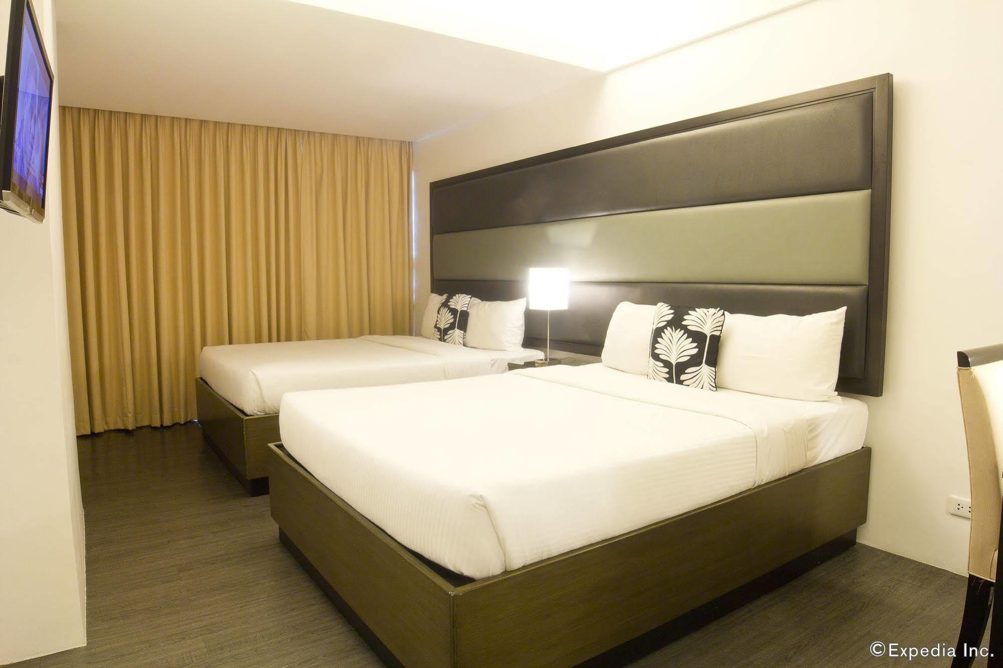 Отель Privato Ortigas Pasig City Экстерьер фото