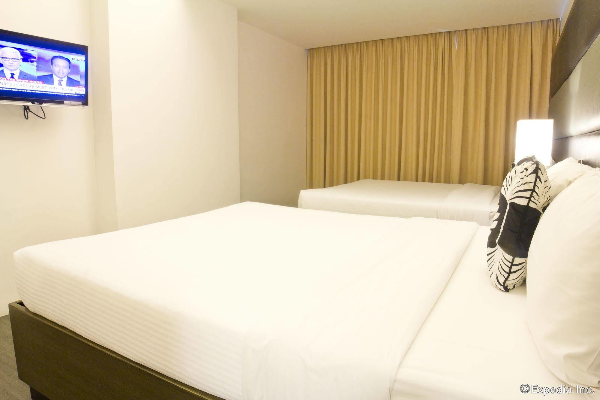 Отель Privato Ortigas Pasig City Экстерьер фото
