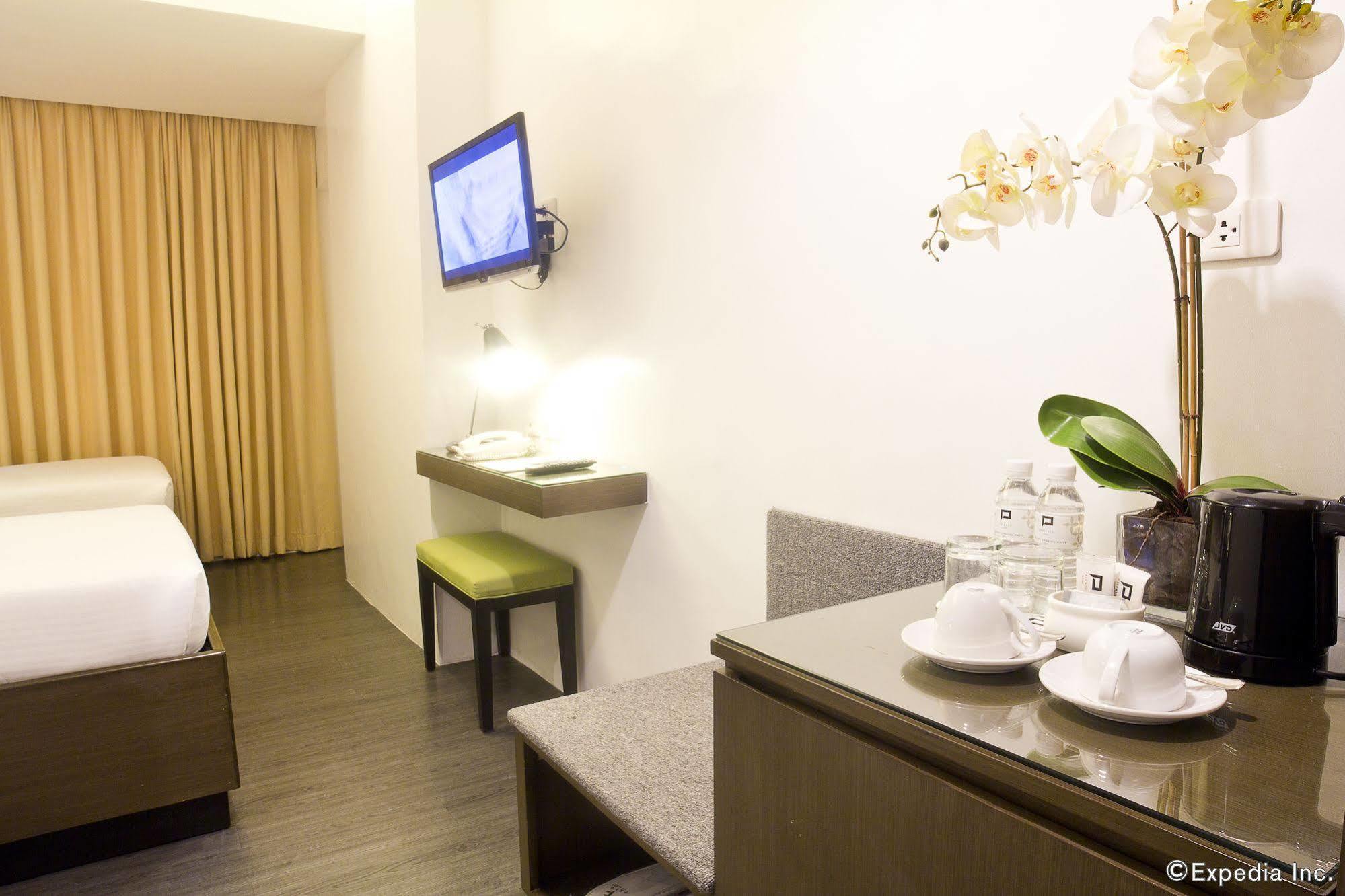 Отель Privato Ortigas Pasig City Экстерьер фото